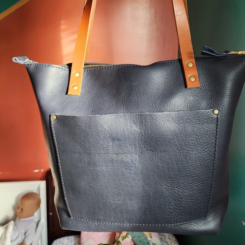 Shipping for laura PLG Midnight with tan handles